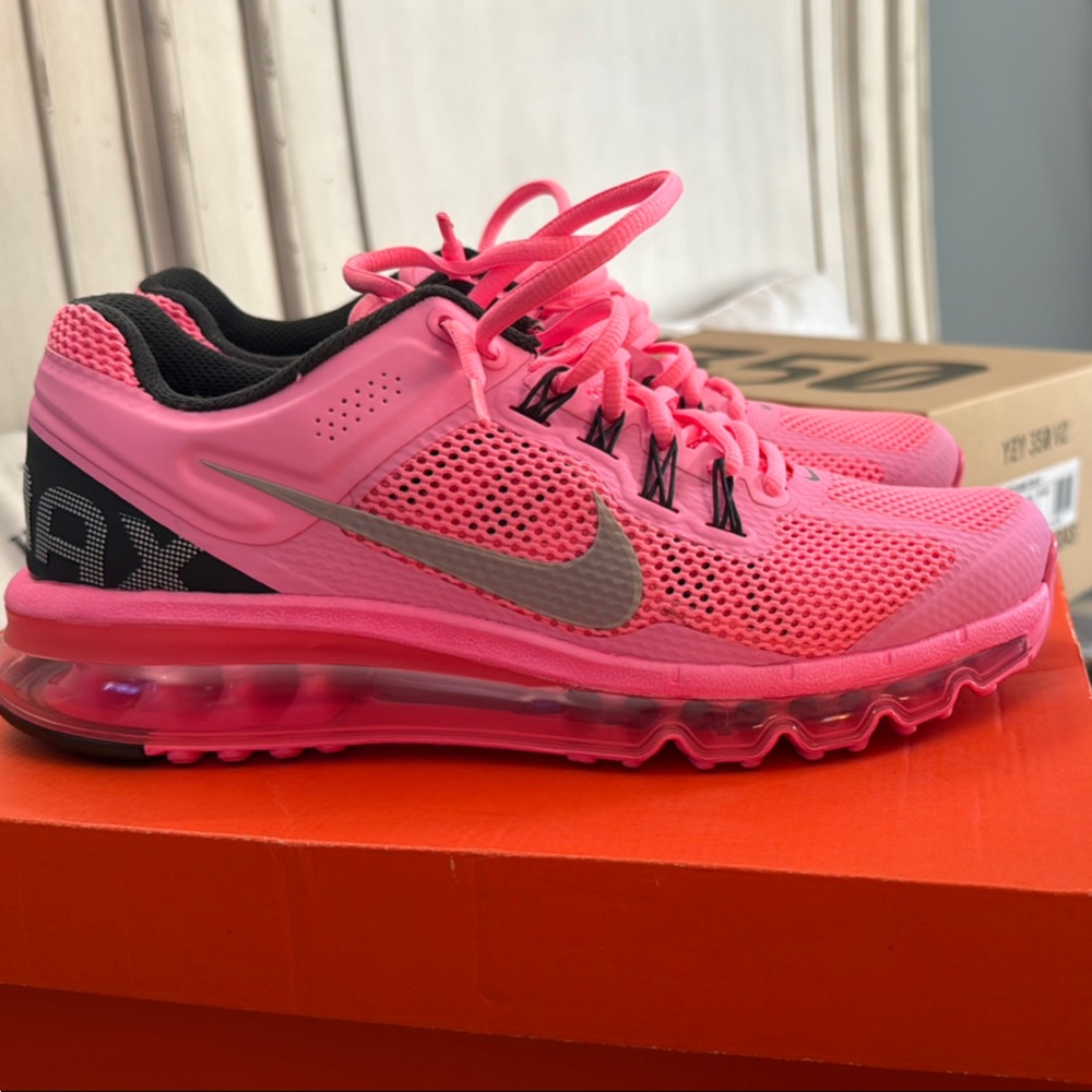 Nike Women's Vibrant Pink Athletic Shoes